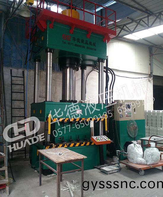 HDY71係列(lie)四柱(zhu)液壓(ya)機(ji)